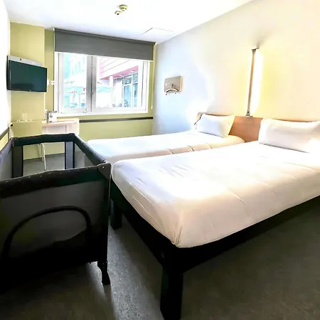 Ibis Budget Stadion Готель *